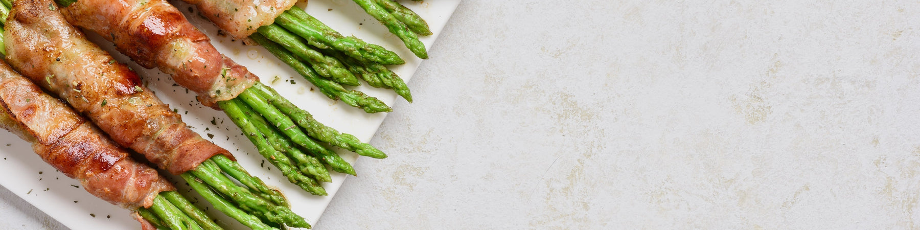 Antipasto di Pasqua: involtini di asparagi e bacon croccante
