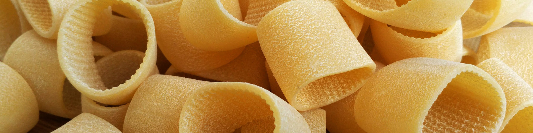 Ricetta di inizio estate: paccheri gratinati farciti con sgombro e verdure