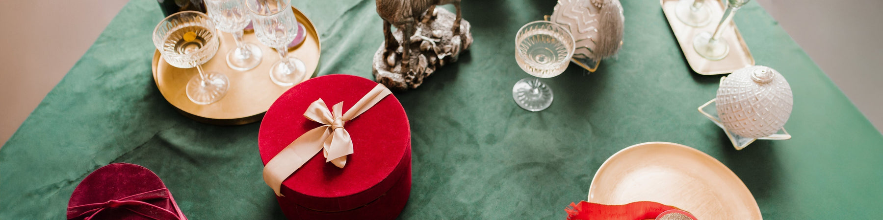 Ricetta antipasto di Natale: cestini di grana con prosciutto crudo, stracciatella e puntarelle