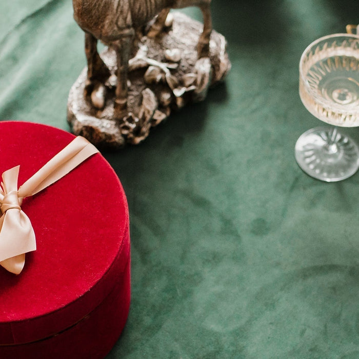 Ricetta antipasto di Natale: cestini di grana con prosciutto crudo, stracciatella e puntarelle