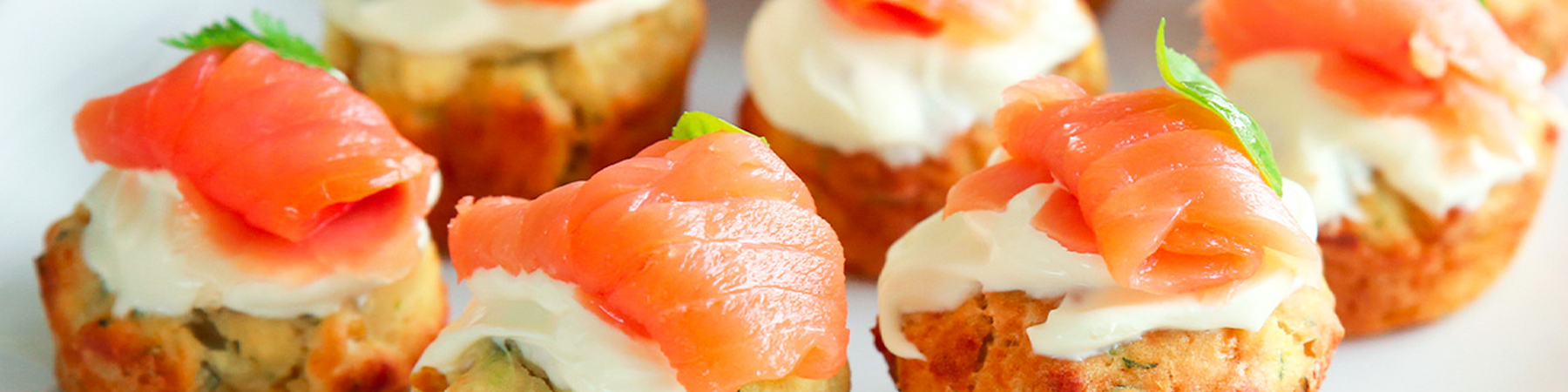 Antipasto di Natale: muffin al salmone affumicato