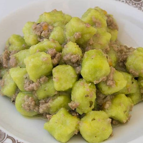 Gnocchi di patate con farina di piselli al ragù bianco